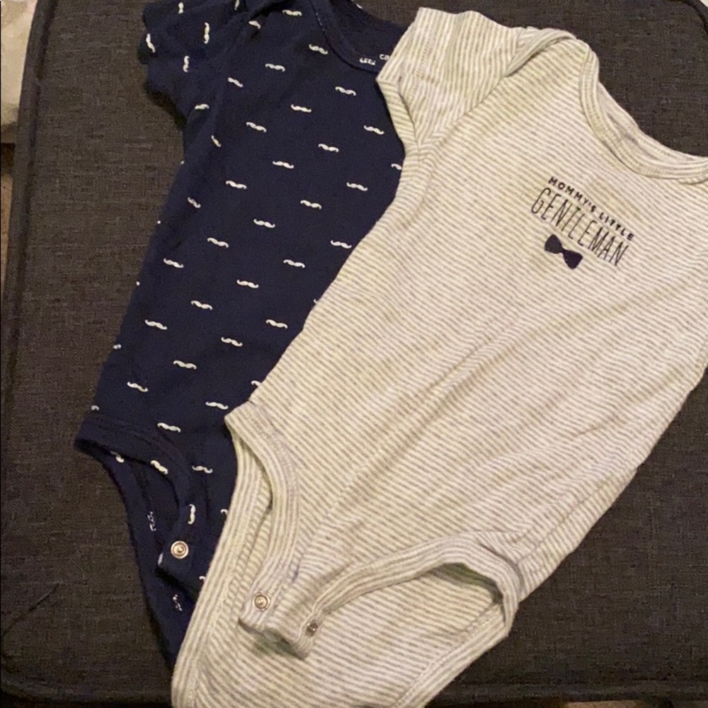 👶🏻 Carters set of Onesies